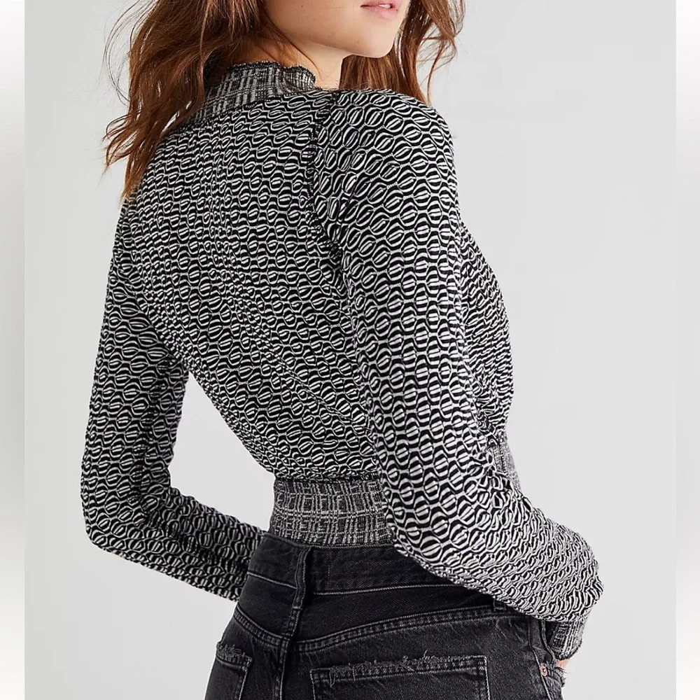Free People Black & White Long Sleeve Monochrome Textured Crop Top. Size M